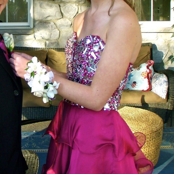 Adorable Homecoming dress - Picture 1 of 4